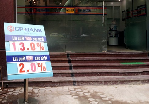 Ngân hàng chạy đua lãi suất cuối năm - ảnh 1