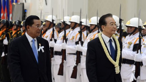 Trung Quốc đã rót bao nhiêu tiền vào Campuchia? - ảnh 1