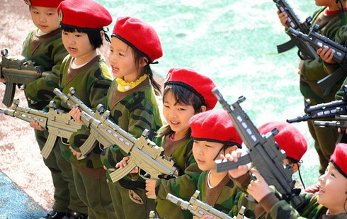 Trung Quốc bày trò chơi ‘bảo vệ Điếu Ngư’ ở mẫu giáo - ảnh 1