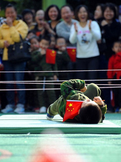 Trung Quốc bày trò chơi ‘bảo vệ Điếu Ngư’ ở mẫu giáo - ảnh 4