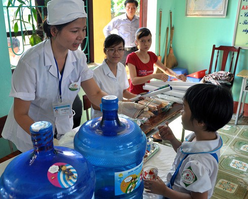 Mỹ hỗ trợ phòng chống giun sán cho hơn 900.000 trẻ em VN - ảnh 1