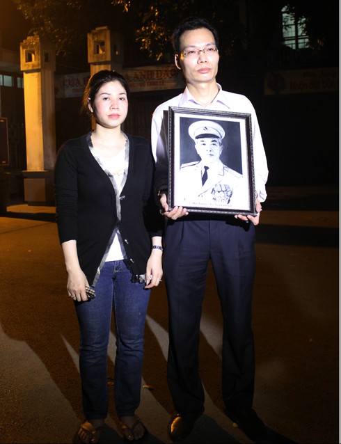 “Đi 2 vòng qua linh cữu mà vẫn không tin là bác đã mất” - ảnh 2