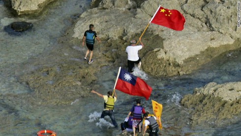 13 nhà hoạt động Hong Kong đi Trường Sa để… ‘đánh cá’? - ảnh 2