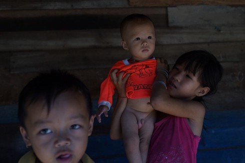 Mảnh đời cơ cực của những đứa trẻ Việt ở Campuchia - ảnh 1