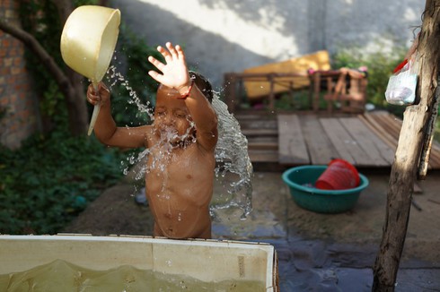 Mảnh đời cơ cực của những đứa trẻ Việt ở Campuchia - ảnh 2