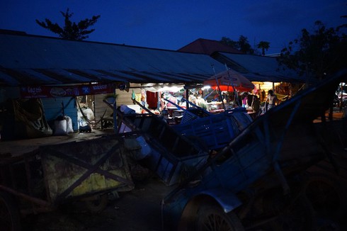 Mảnh đời cơ cực của những đứa trẻ Việt ở Campuchia - ảnh 6