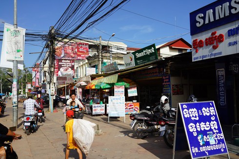 Mảnh đời cơ cực của những đứa trẻ Việt ở Campuchia - ảnh 12