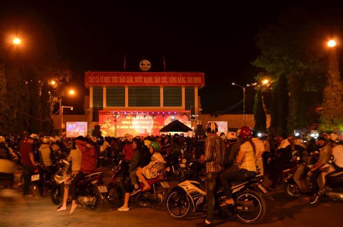 Không khí đón giao thừa Giáp Ngọ 2014 - ảnh 28