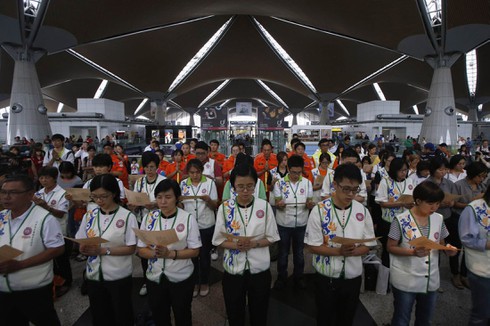 Mới: Việt Nam đã tiếp cận vị trí nghi ngờ có mảnh vỡ máy bay - ảnh 10