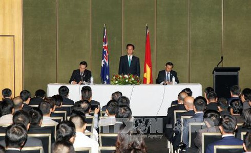 Thủ tướng Nguyễn Tấn Dũng gặp gỡ kiều bào tại Sydney - ảnh 1