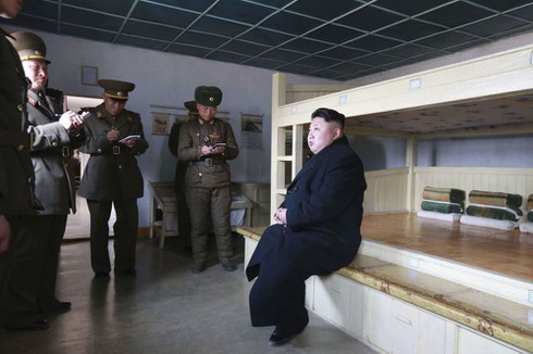 Ông Kim Jong un bất ngờ thị sát, kiểm tra quân đội Triều Tiên - ảnh 3