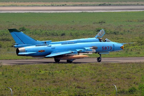 Chưa tìm thấy phi công của 2 chiếc Su-22 rơi ở Phú Quý - ảnh 1