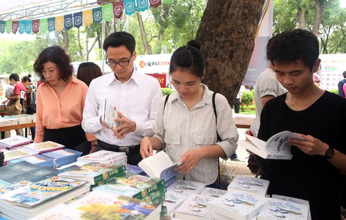 Phó Thủ tướng ở Hội Sách - ảnh 1