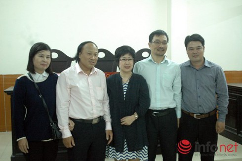 Shop TIN 27/11: Hai Bộ ủng hộ...xôn xao...nấu cháo trên lưng nhà báo - ảnh 2