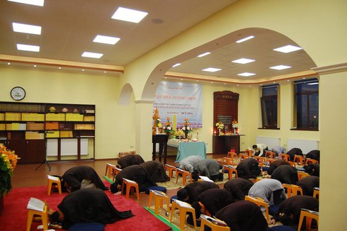 Người Việt tại Hungary cầu siêu tri ân các anh hùng hy sinh vì biển đảo Tổ Quốc - ảnh 1