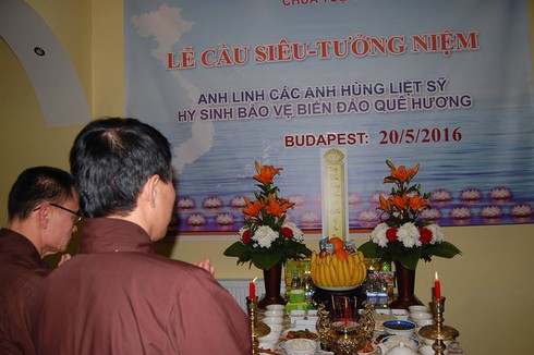 Người Việt tại Hungary cầu siêu tri ân các anh hùng hy sinh vì biển đảo Tổ Quốc - ảnh 4