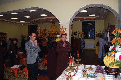 Người Việt tại Hungary cầu siêu tri ân các anh hùng hy sinh vì biển đảo Tổ Quốc - ảnh 6