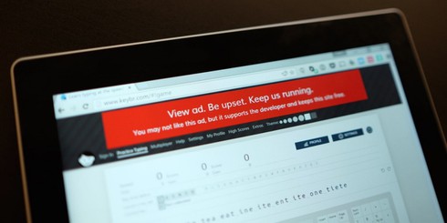 Không xem quảng cáo… đừng đọc báo! - ảnh 3