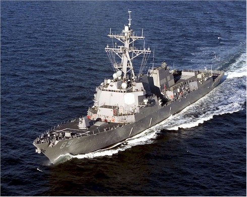 Tàu khu trục USS Mustin (DDG 89) ghé cảng Cam Ranh - ảnh 1