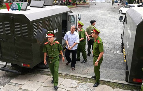 Đại án VNCB: Xét hỏi hàng loạt bảo vệ, rửa xe được “dựng” làm Giám đốc - ảnh 2