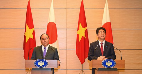 Thủ tướng Nhật Bản Shinzo Abe và Phu nhân thăm Việt Nam - ảnh 1