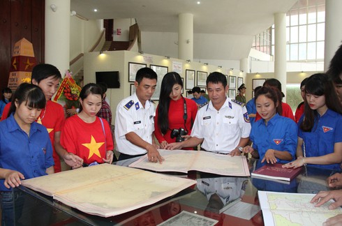 Triển lãm tư liệu về chủ quyền Hoàng Sa, Trường Sa tại tỉnh Đồng Tháp - ảnh 3