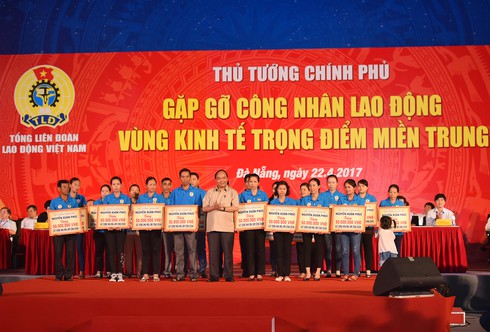 TOÀN CẢNH: Thủ tướng đối thoại với công nhân lao động miền Trung - ảnh 9