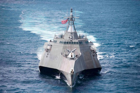 Chiến hạm Mỹ USS Coronado thăm cảng Cam Ranh và bảo dưỡng viễn chinh - ảnh 1