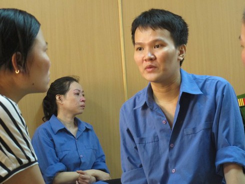 Cán bộ Hải quan sân bay Nội Bài xộ khám vì buôn lậu xuyên quốc gia - ảnh 1