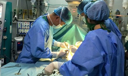 Tên trộm nổ súng vào thai phụ để cướp tiền - ảnh 1