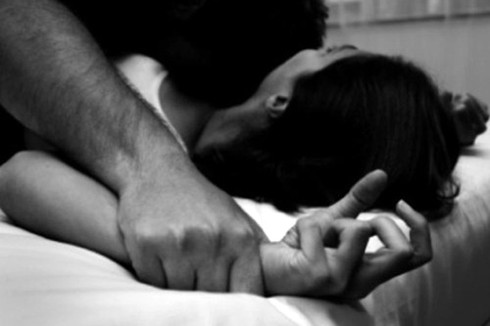 Cụ ông 71 tuổi dùng vũ lực