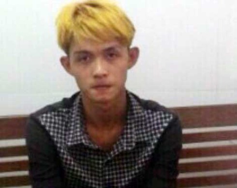 Bí ẩn thanh niên tóc vàng và facebook mang tên