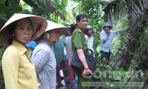 Bước đầu xác nhận nạn nhân bị giết và bỏ trong bao tải dìm dưới mương nước - ảnh 1