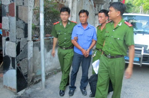 Bắt cán bộ đô thị “bảo kê” xây nhà trái phép - ảnh 1