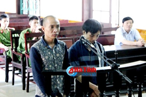 Dùng súng AK để giải quyết mâu thuẫn - ảnh 1