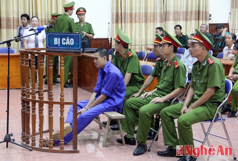 Tuyên án tử hình kẻ sát hại 4 người tại bản Phồng, Nghệ An - ảnh 6