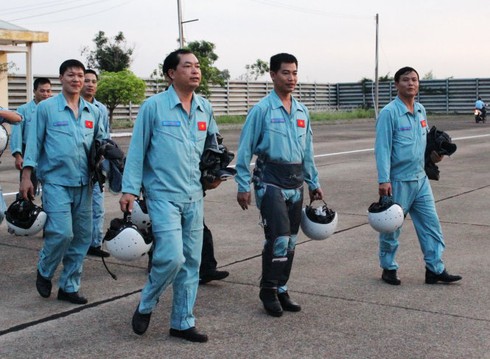 Những chuyện chưa kể về phi công tiêm kích - ảnh 1