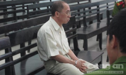 Vợ vắng nhà, cha dượng giao cấu với con riêng của vợ - ảnh 1