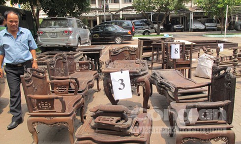 Đầu độc ông bà, lấy kho đồ cổ tiền tỷ đem bán - ảnh 2