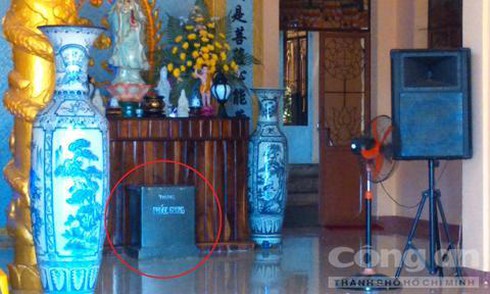 Truy tìm nhóm thanh niên đi ôtô vào nhà chùa để trộm tiền công đức - ảnh 1