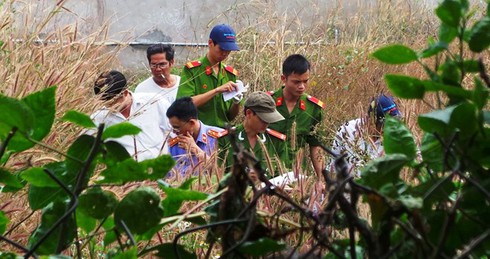 Phát hiện 1 thi thể trong bụi rậm - ảnh 1