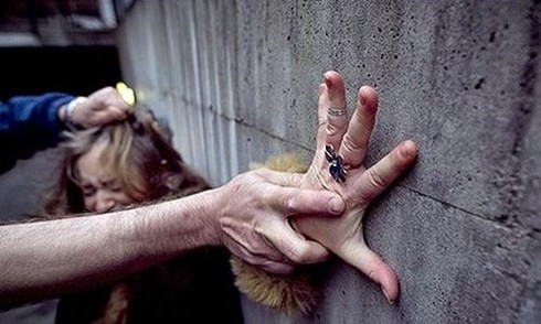 'Yêu râu xanh' nhiều lần dâm ô với học sinh lớp một gây chấn động dư luận - ảnh 1