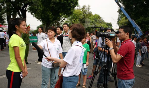 Nhà báo đóng vai trò dẫn dắt thông tin mạng xã hội - ảnh 2