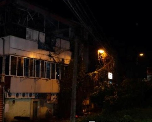 Bí mật từ ánh lửa bên ngôi nhà hoang - ảnh 1