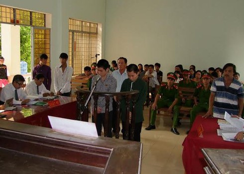 Xét xử 2 thanh niên phạm tội hiếp dâm trẻ em - ảnh 1