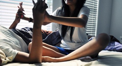 Rủ bé gái 15 tuổi vào khách sạn làm “chuyện người lớn” - ảnh 1