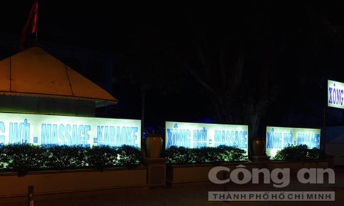 Nhân viên massage kích dục chiều khách để kiếm tiền bo - ảnh 1