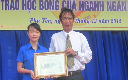 Nữ sinh viên vượt khó học giỏi - ảnh 1