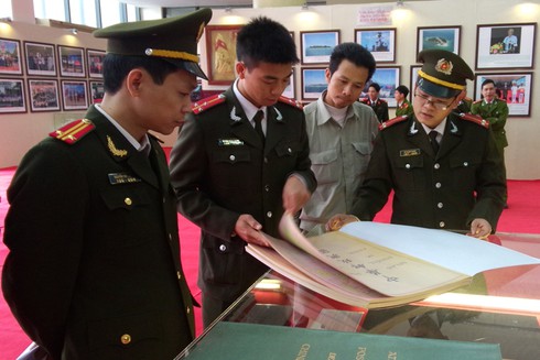 Triển lãm bản đồ về chủ quyền Hoàng Sa, Trường Sa của Việt Nam tại Bắc Giang - ảnh 4