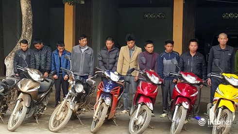 Lào Cai: Bắt 10 đối tượng đánh bạc bằng hình thức xóc đĩa tại gia - ảnh 1